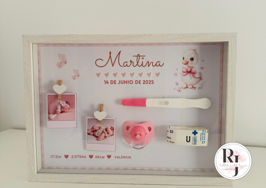 Guarda recuerdos nacimiento bebé recién nacido oca rosa fondo vichy